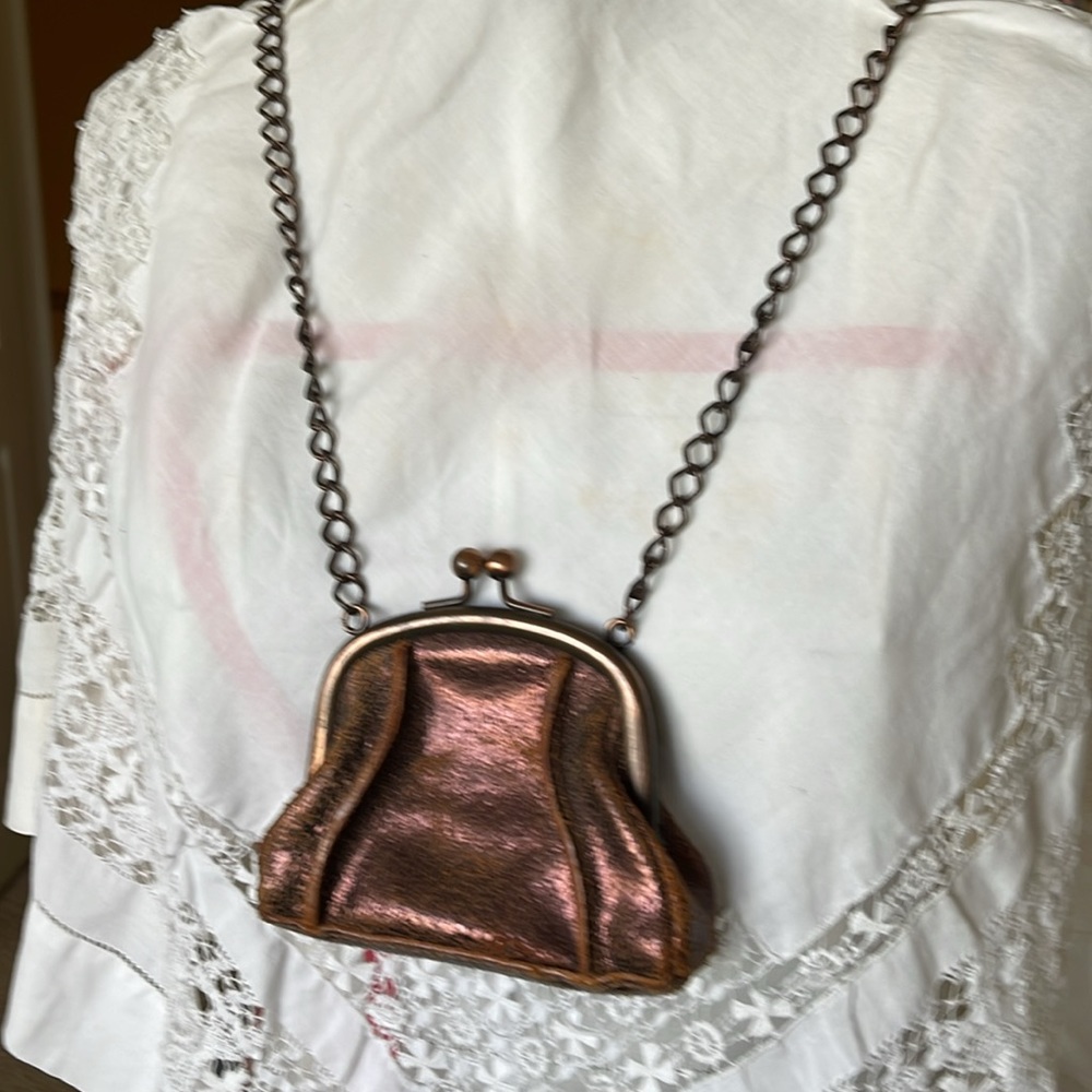 Kisslock Distressed Bronze Leather & Chain 👛 - Picture 6 of 6